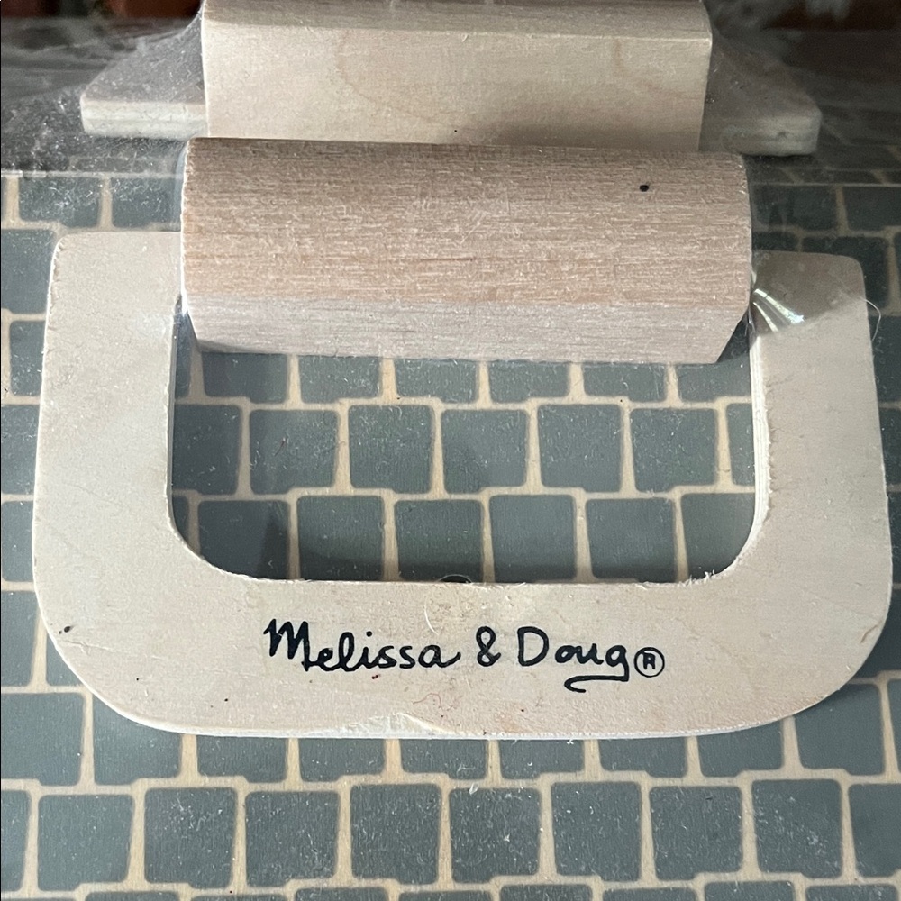 Melissa & Doug Wooden Stable with Horses - Picture 6 of 14